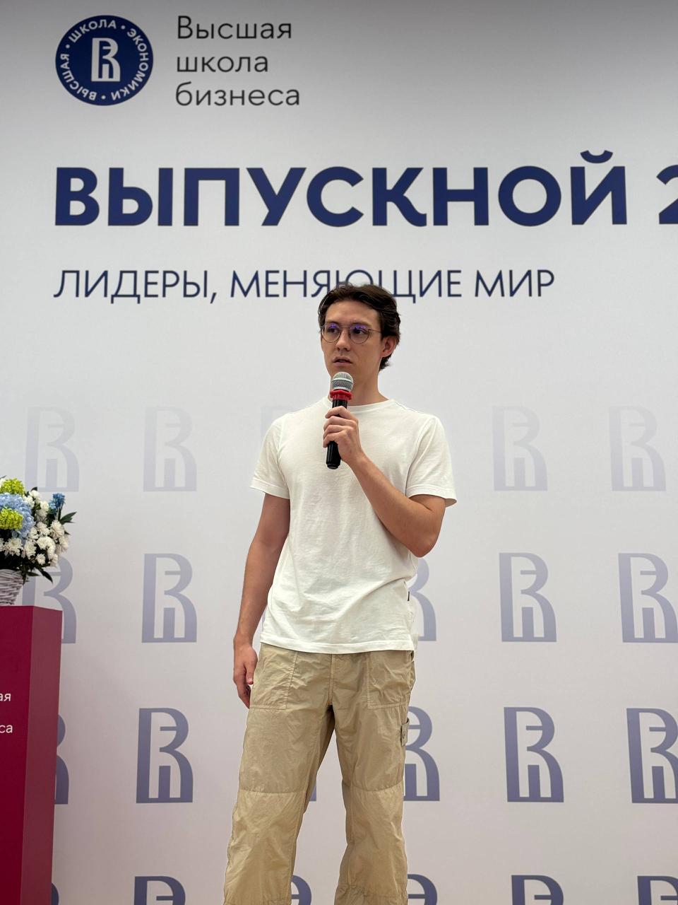 Про новобранцев на рынке маркетинга
Вчера приходил в вышку поздравлять выпускников факультета маркетинга — целых 140 человек | Сетка — социальная сеть от hh.ru