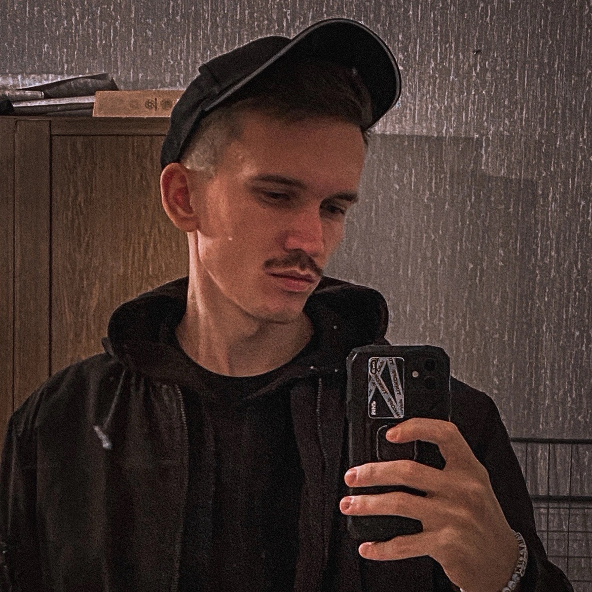 Михаил Серов