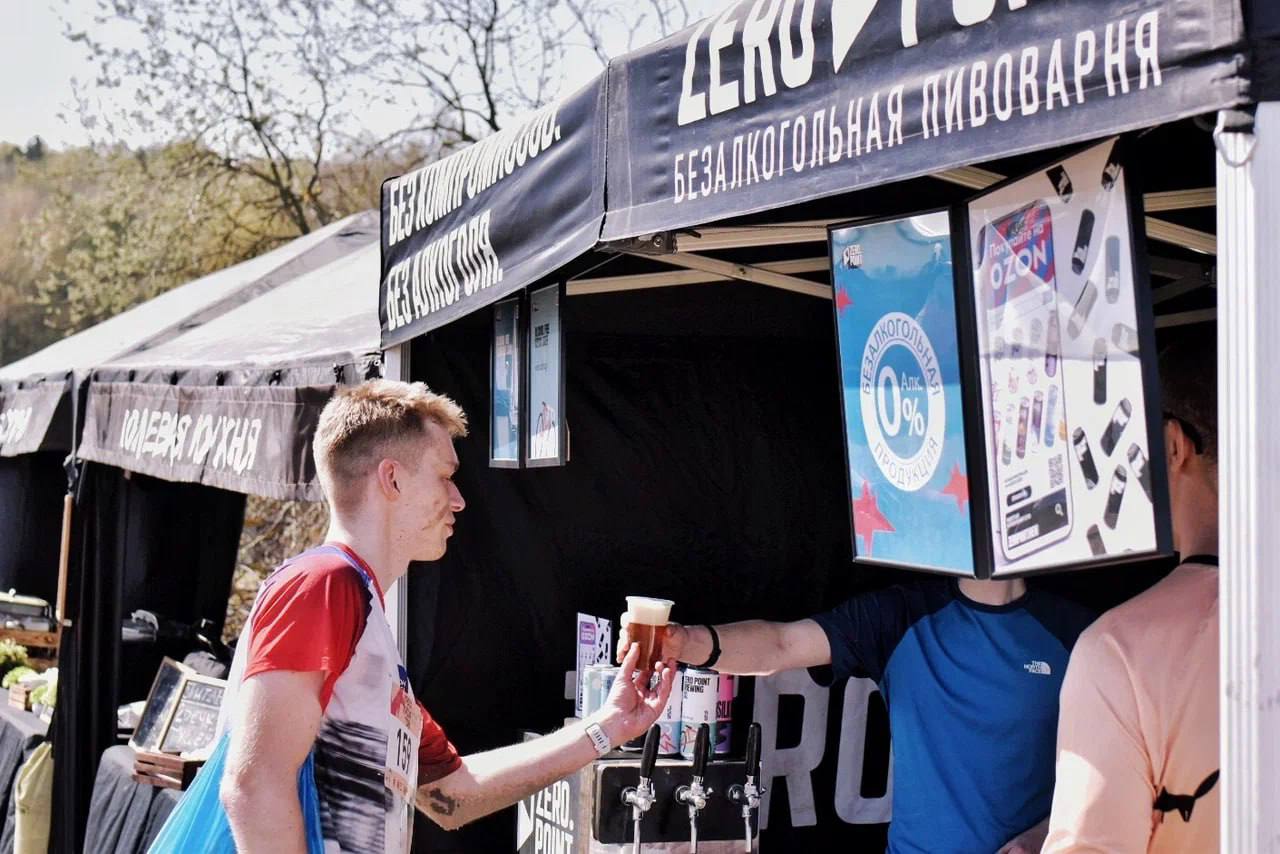🍺 ВКУСНЫЙ ПАРТНЕР RUNIT 2025
Порция дополнительной мотивации для участников забега RUNIT — бокал освежающего безалкогольного пива Zero Point на финише | Сетка — социальная сеть от hh.ru