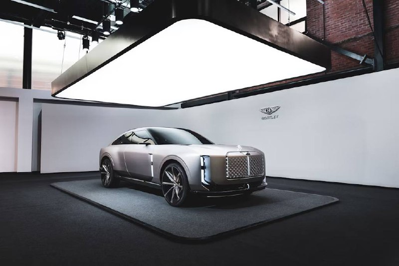 Bentley усиливает фокус на дизайн: новой логотип, обновлённая дизайн‑студия и новый концепт кар
Bentley открыла обновлённую трёхэтажную дизайн‑студию | Сетка — социальная сеть от hh.ru