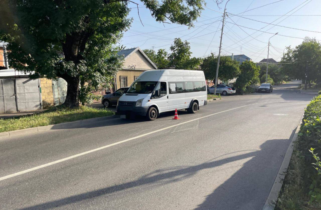 В Ставрополе маршрутка сбила пешехода
11 июля на ул. Победы водитель Ford Transit сбил 57-летнего мужчину, переходившего дорогу вне «зебры».
Пострадавший с черепно-мозговой травмой госпитализирован | Сетка — социальная сеть от hh.ru
