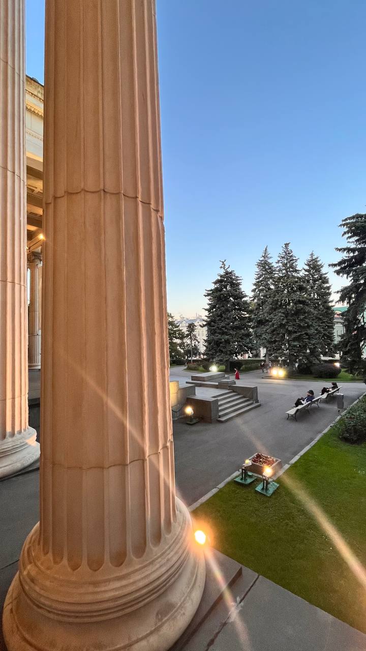 В прошлую субботу была на камерном концерте классической музыки в Пушкинском музее, а вам не показала карточки. Вот такой из меня блогер ☺️
Исправляю ситуацию и делюсь атмосферой | Сетка — социальная сеть от hh.ru