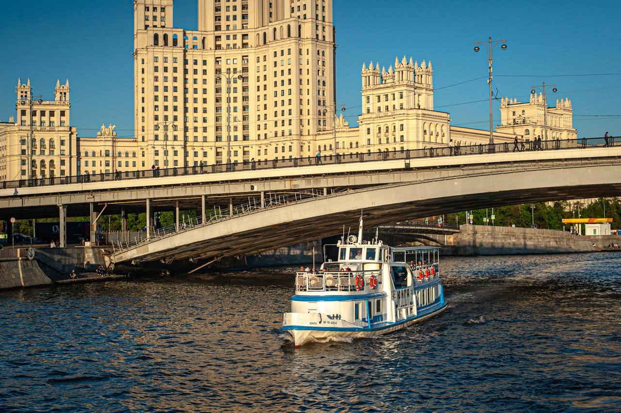 🛳️ Прогулки на теплоходе по Москве-реке за 99₽
📍Утренняя прогулка от Кленового бульвара до Зарядья
▫️Билеты
📍Ночная прогулка от Зарядья до Кленового бульвара
▫️Билеты
📍Утренняя прогулка от Кленового б... | Сетка — социальная сеть от hh.ru