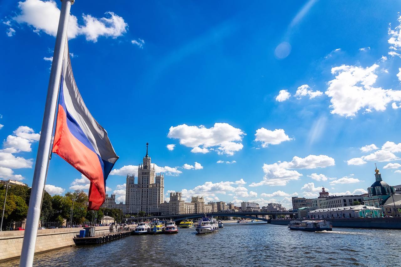 🛳️ Прогулки на теплоходе по Москве-реке за 99₽
📍Утренняя прогулка от Кленового бульвара до Зарядья
▫️Билеты
📍Ночная прогулка от Зарядья до Кленового бульвара
▫️Билеты
📍Утренняя прогулка от Кленового б... | Сетка — социальная сеть от hh.ru