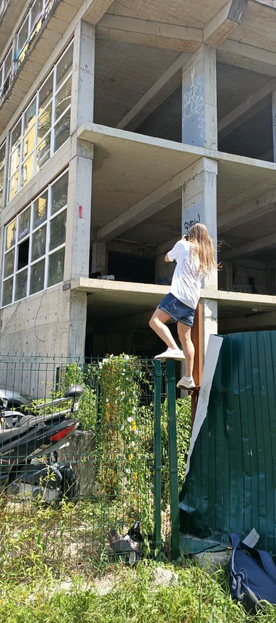 Эта крошка сегодня меня будет учить плавать 🏊
Ахаха....
Да я до сих пор не научился плавать. Это пздц конечно | Сетка — социальная сеть от hh.ru