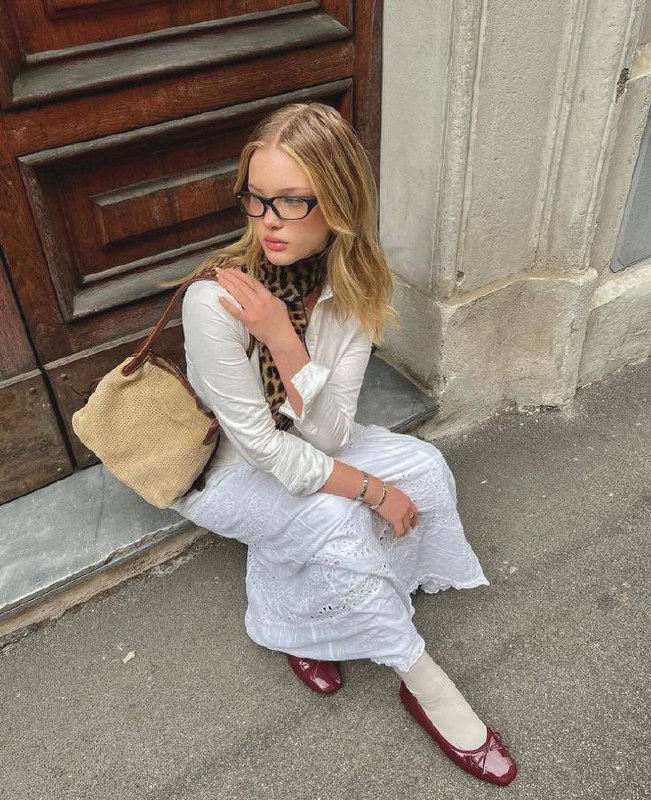 Простая обработка фото прямо в IPhone
— блеск: +35
— светлые участки: -26
— темные участки: +3
— яркость: -15
— контраст: -10
— точка чёрного: -10
— красочность: -24
🌺Лайфхак, когда нужно обработать н... | Сетка — социальная сеть от hh.ru