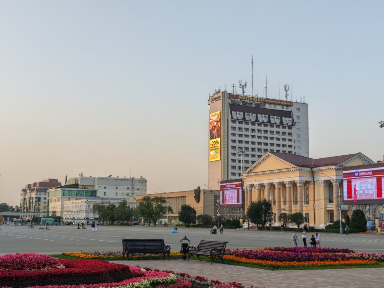 Жаркий вечер в центре Ставрополя
📷 piclebedev | Сетка — социальная сеть от hh.ru