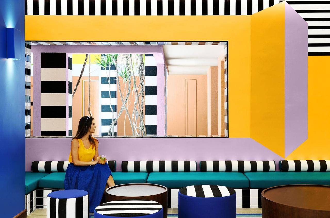 📍 SALT of Palmar
За окном жара и хочется ярких и сочных локаций! Бутик-отель на Маврикии — интересный пример превращения традиционной риад архитектуры в яркое пространство с буйством цветов и графичес... | Сетка — социальная сеть от hh.ru