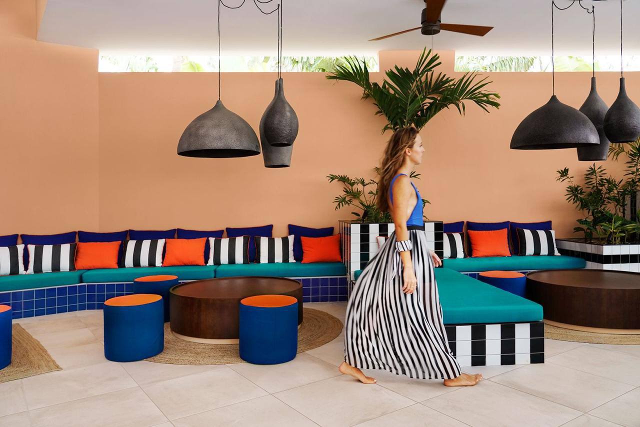 📍 SALT of Palmar
За окном жара и хочется ярких и сочных локаций! Бутик-отель на Маврикии — интересный пример превращения традиционной риад архитектуры в яркое пространство с буйством цветов и графичес... | Сетка — социальная сеть от hh.ru