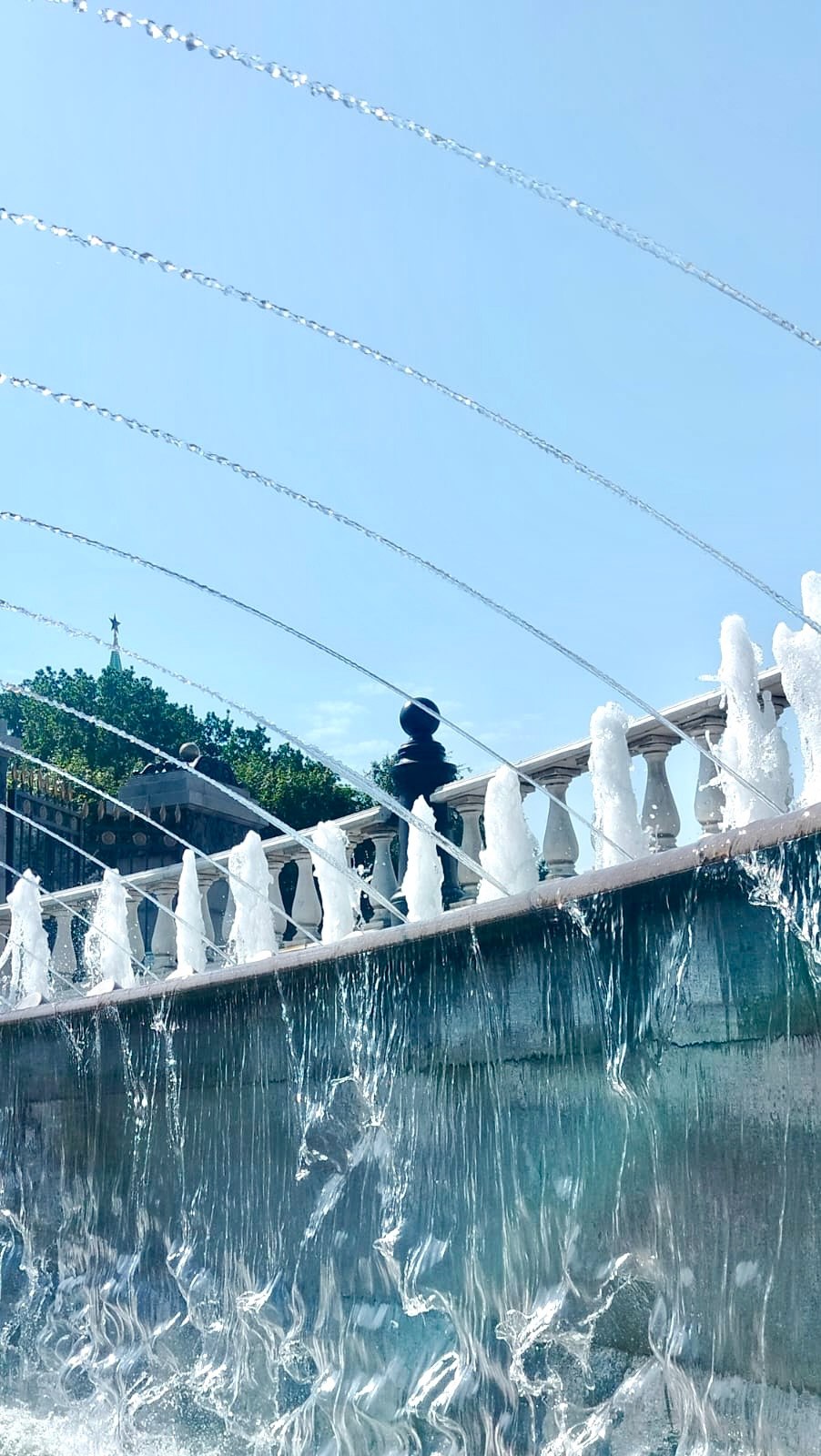 📸
💦Немного прохлады в жаркий день
от нашего автора - Елены Васиной, техника по обходу сетей Района канализационной сети №2
История создания рубрики | Сетка — социальная сеть от hh.ru