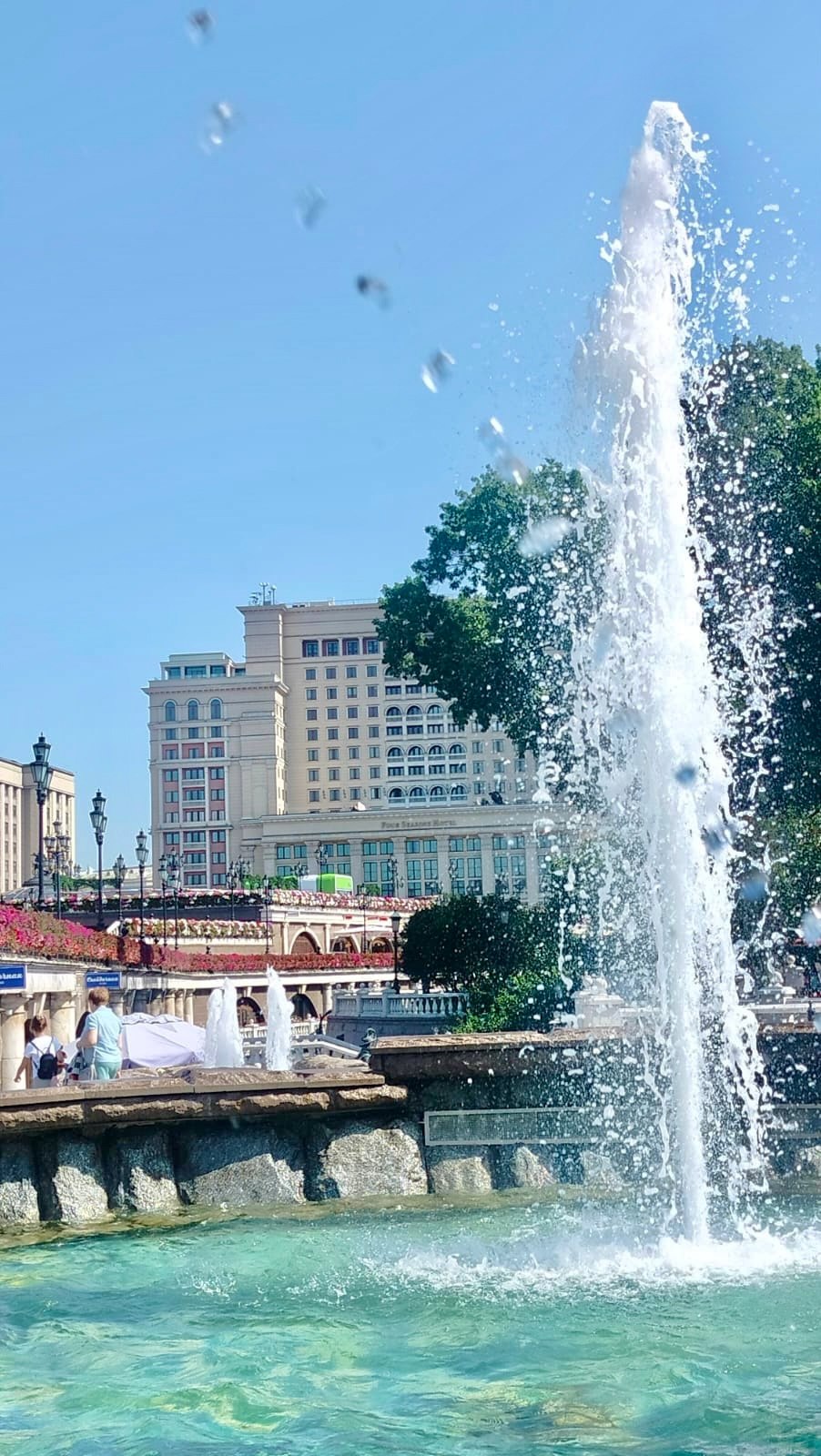 📸
💦Немного прохлады в жаркий день
от нашего автора - Елены Васиной, техника по обходу сетей Района канализационной сети №2
История создания рубрики | Сетка — социальная сеть от hh.ru