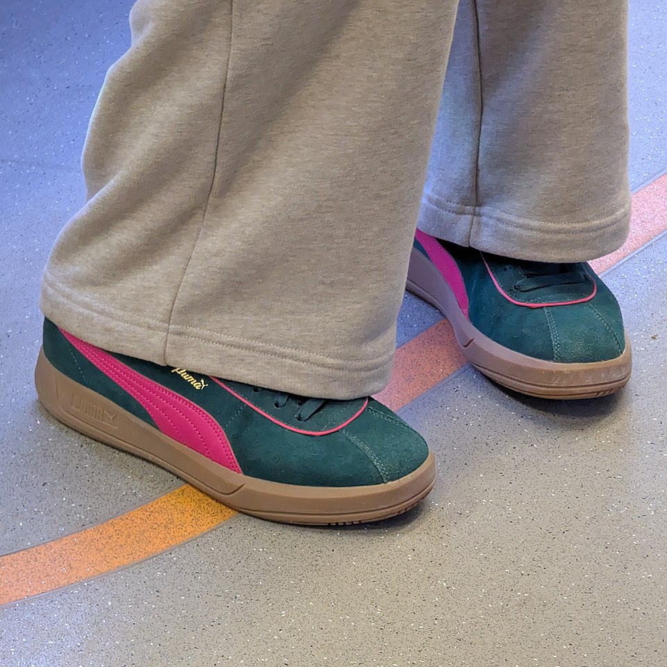 Нельзя прятать такие красивые Пумы 👀
Поэтому нашлись вот тут👇
🪙Цена#1
🪙Цена#2
И о погоде 🌤
Сегодня в Москве малооблачно
Утром +25 🌤
Днём +30 ⛅️
Вечером +23 🌤
#обувь #июль #2025г #ногимосковскогометро ... | Сетка — социальная сеть от hh.ru