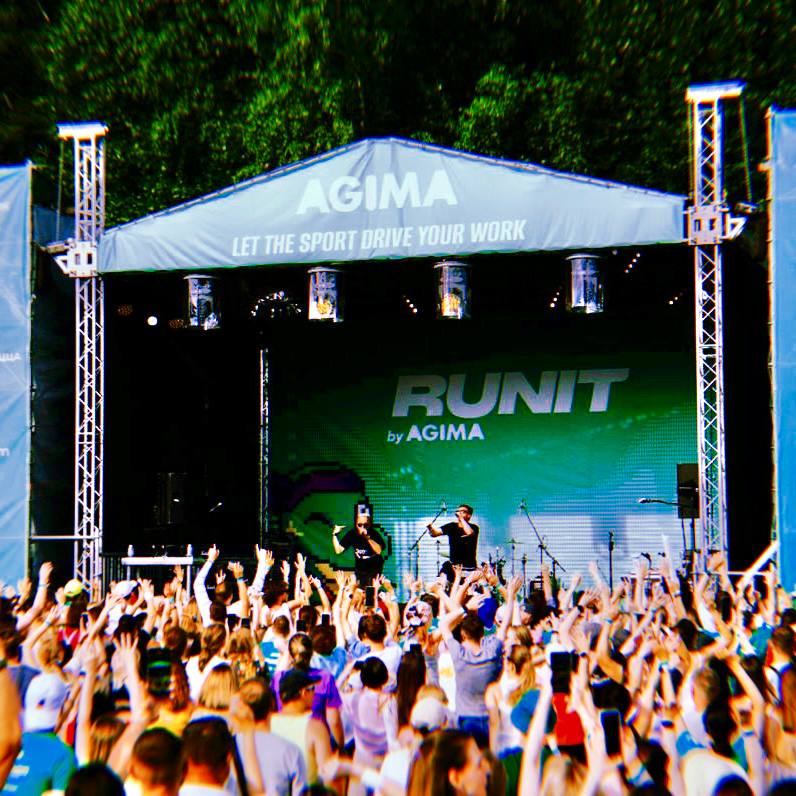 Воскресный Runit25
Провели воскресенье на забеге Runit25, который устроила AGIMA — крупнейший интегратор IT-решений в стране
10 000 бегунов и болельщиков, больше пятидесяти партнёрских стендов — это у... | Сетка — социальная сеть от hh.ru