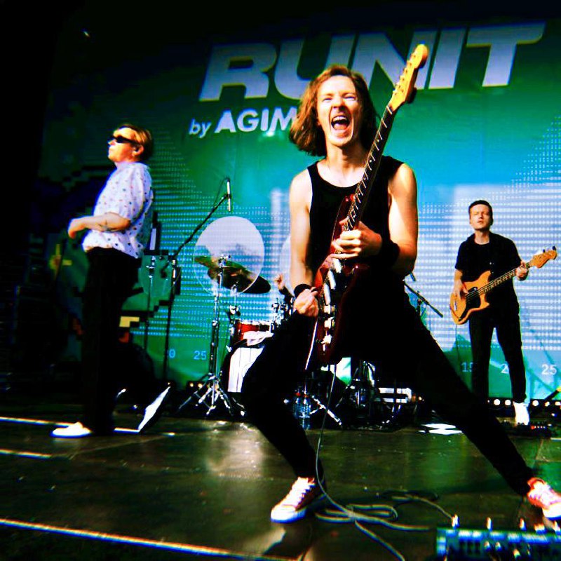 Воскресный Runit25
Провели воскресенье на забеге Runit25, который устроила AGIMA — крупнейший интегратор IT-решений в стране
10 000 бегунов и болельщиков, больше пятидесяти партнёрских стендов — это у... | Сетка — социальная сеть от hh.ru