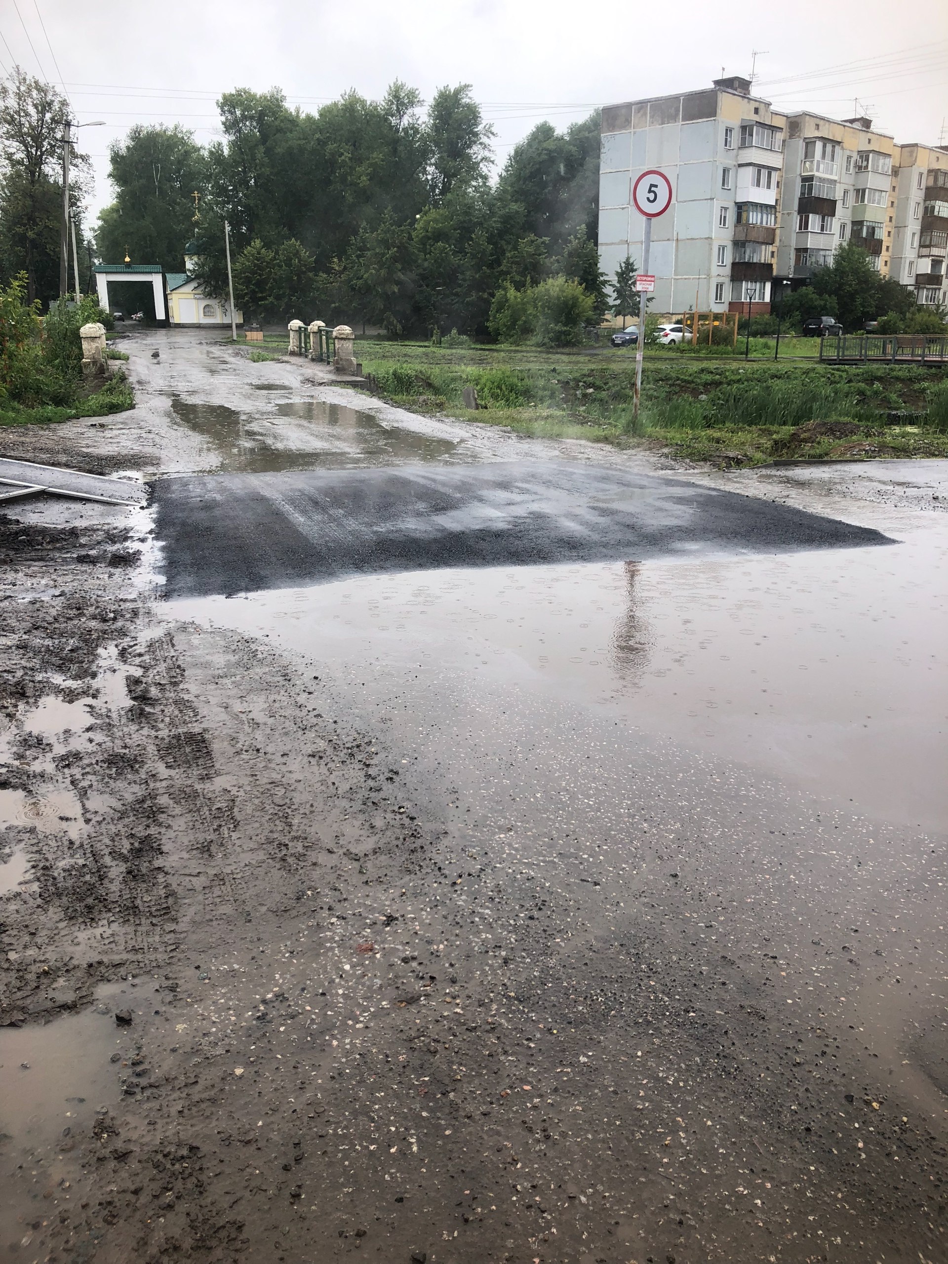 [club171118888|Администрация города Оби]
Ладно в небольшой дождь, но в лужу класть асфальт?
http://vk.com/ob.gorod?w=wall-100380192528774 | Сетка — социальная сеть от hh.ru