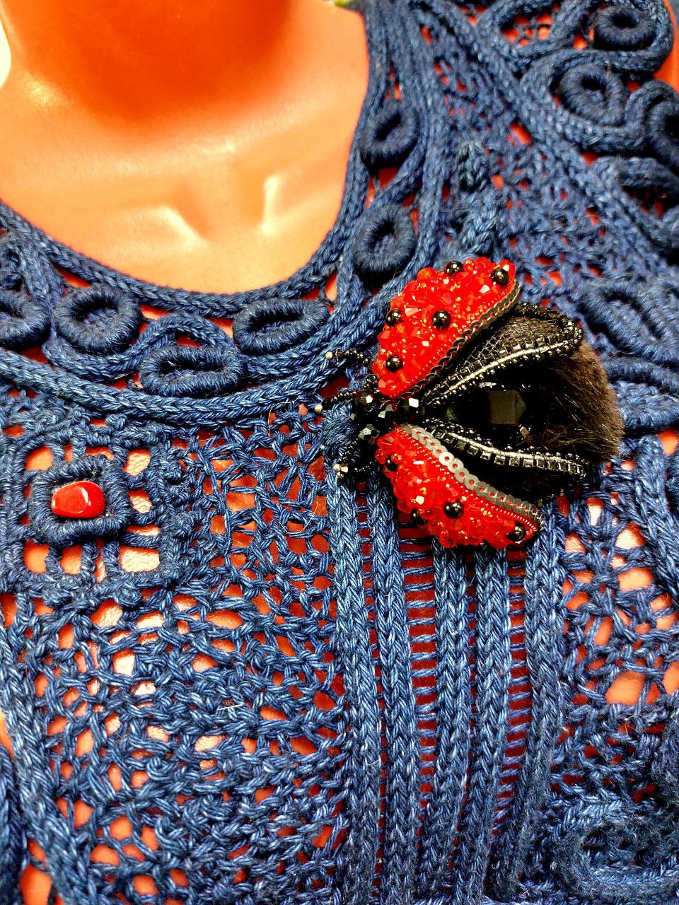 Элегантный акцент на лето!
Брошь «Божья коровка» ручной работы добавит изюминку вашему платью, кардигану, повязке или шляпке. Утончённое рукотворное украшение для стильных образов.

🛍️ г.Н.Н | Сетка — социальная сеть от hh.ru