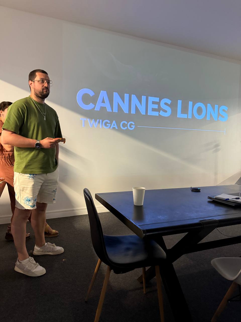 Мы организовали просмотр кейсов Cannes Lions 2025 в офисе TWIGA. Три креативных лидера из разных агентств группы рассказали свое видение кейсов, показали важное | Сетка — социальная сеть от hh.ru