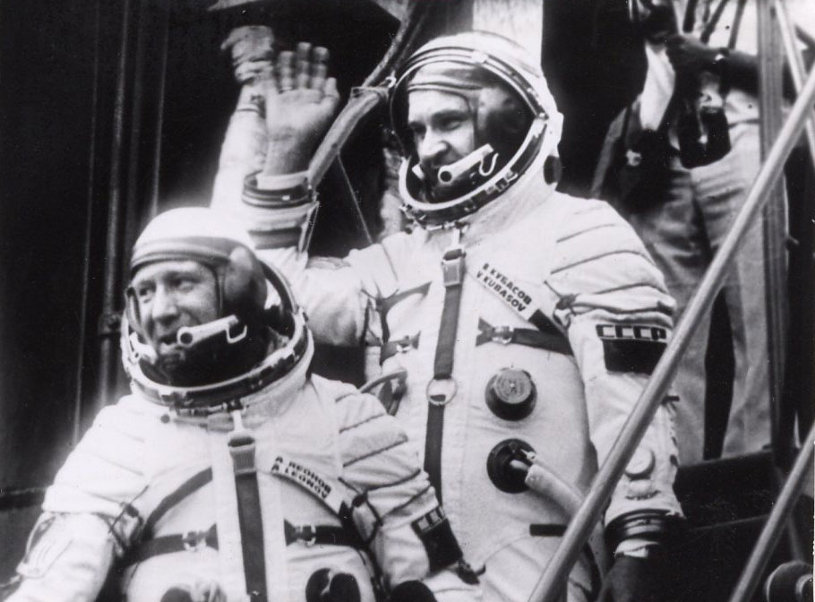 🚀 Ровно 50 лет назад, 15 июля 1975 года, советский космический корабль «Союз-19» и американский «Апполон» состыковались в космосе
Одна из главных целей — отработать саму возможность стыковки кораблей ... | Сетка — социальная сеть от hh.ru