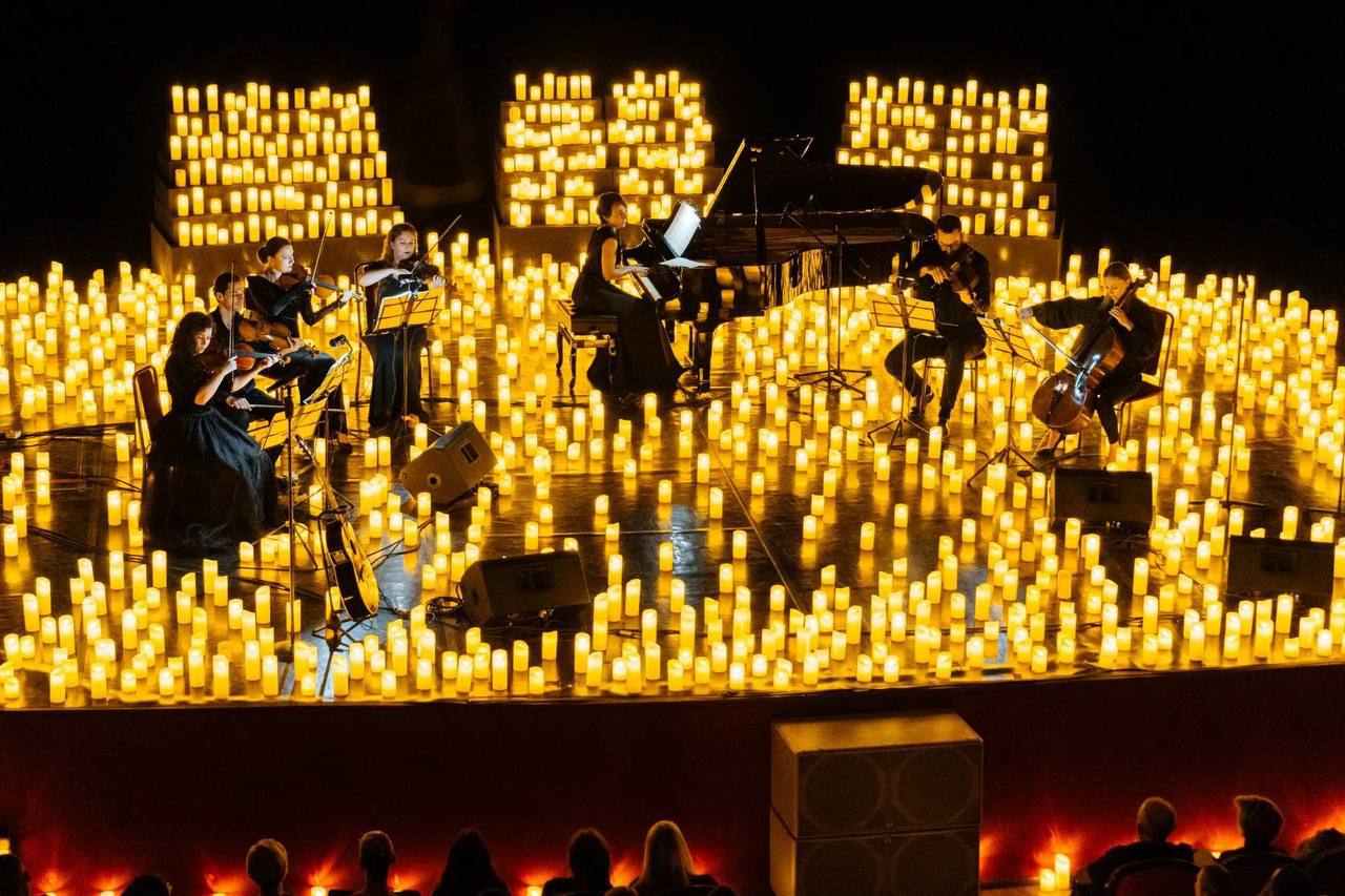 🕯️Концерт среди 1000 свечей на Болотной площади
26 июля 21:00
Вы услышите авторские интерпретации мировых хитов в исполнении QuintElle, Nella Musica Ensemble, Limoncello и Spirit OFF Streets
▫️Необход... | Сетка — социальная сеть от hh.ru