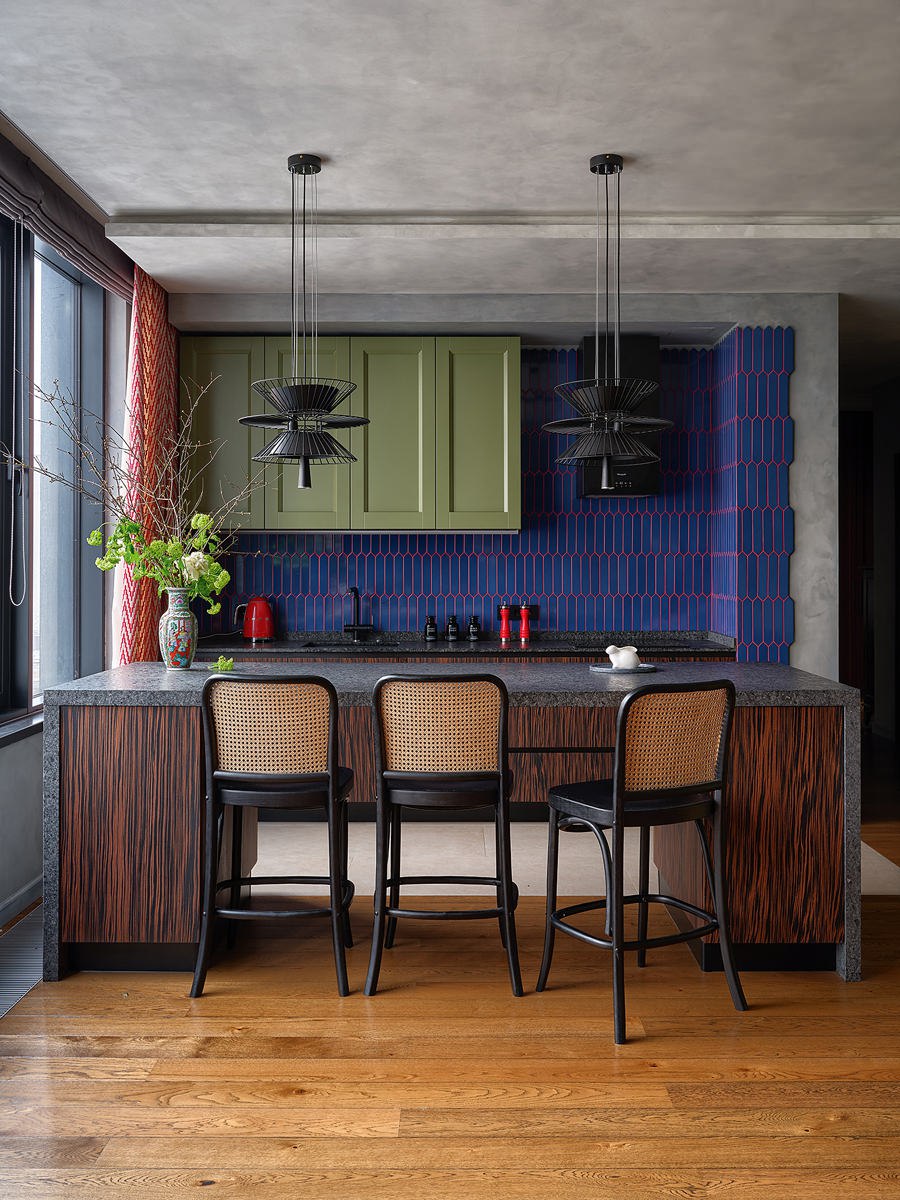 Архитектор Екатерина Жадовская так удачно оформила для клиентов офис, что вскоре они вернулись и предложили поработать над своей квартирой. Ее решено было сделать еще ярче | Сетка — социальная сеть от hh.ru