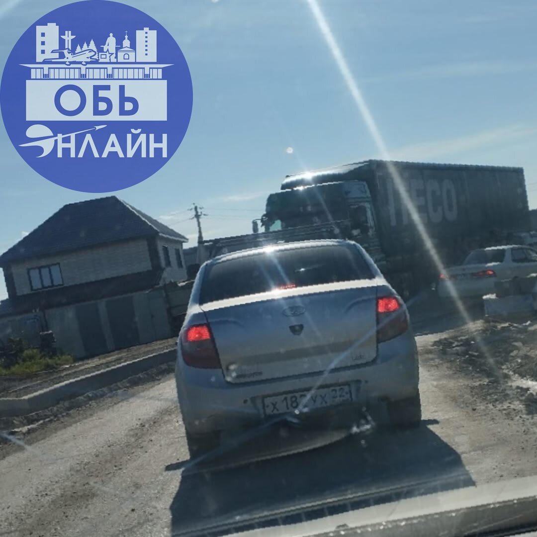 ↗ Прошу толмачевский сельсовет, администрацию Новосибирского района. решить проблему с проездом грузового транспорта в Красноглинном. Поставить ограничение по высоте на въездах в село | Сетка — социальная сеть от hh.ru