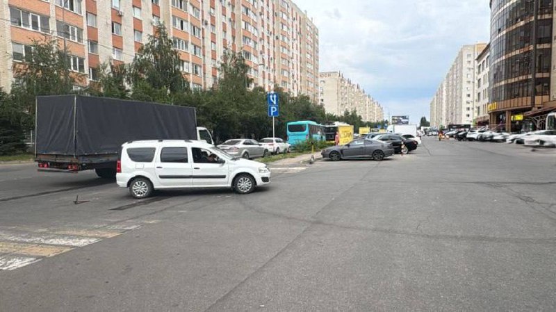 В Ставрополе водитель сбил 8-летнего велосипедиста
На улице Тухачевского водитель Лада Ларгус при повороте налево не убедился в безопасности маневра и совершил наезд на ребенка | Сетка — социальная сеть от hh.ru