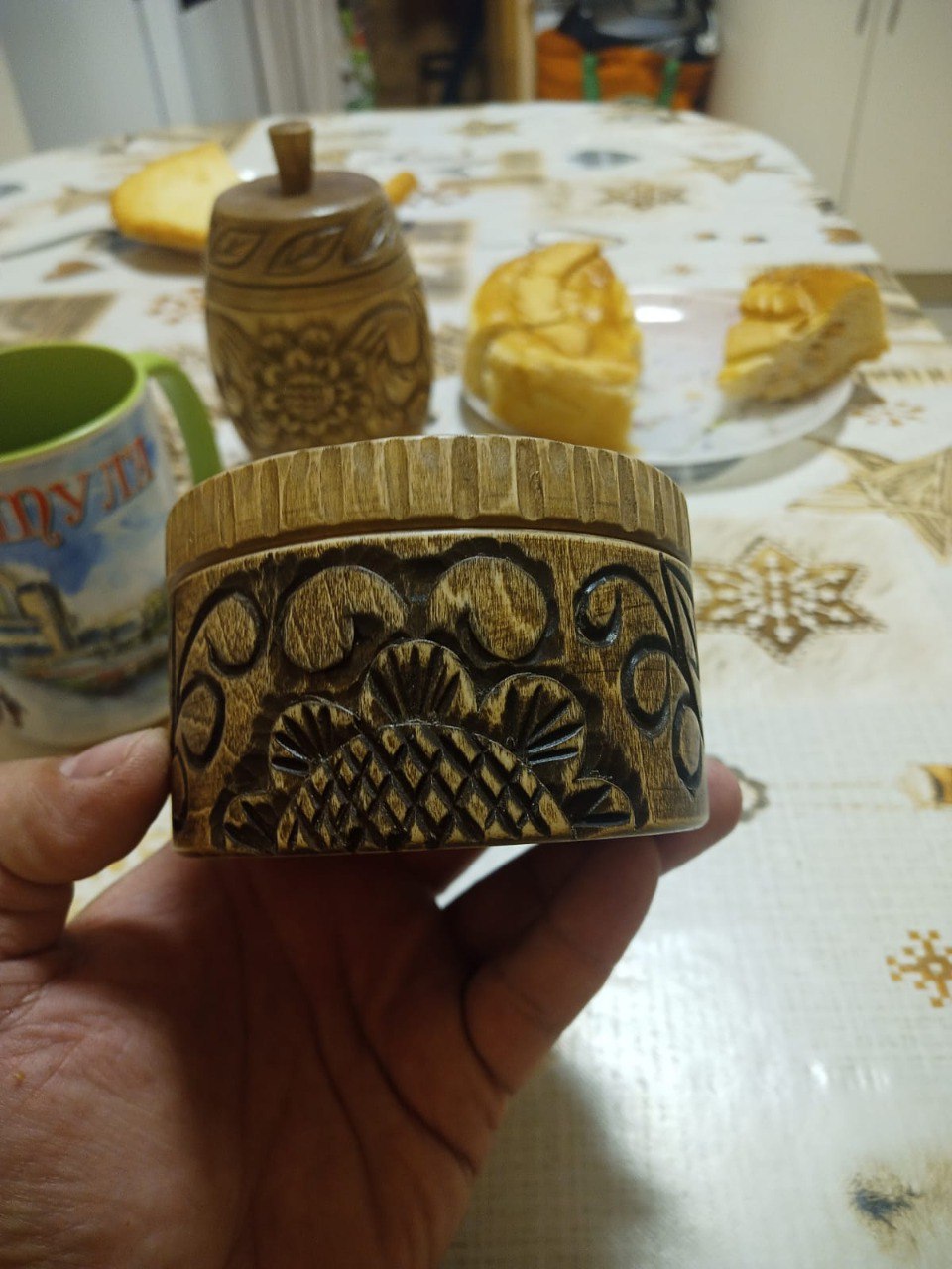 Закончил еще одну шкатулку 😇
Подойдет как для хранения мелочей, так и для сыпучих материалов.
Материал липа, заготовка из магазина Татьянка | Сетка — социальная сеть от hh.ru