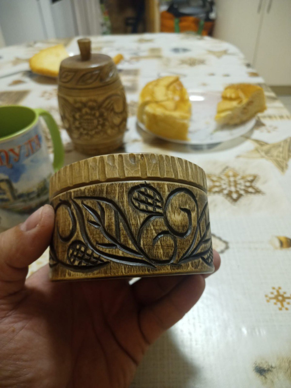 Закончил еще одну шкатулку 😇
Подойдет как для хранения мелочей, так и для сыпучих материалов.
Материал липа, заготовка из магазина Татьянка | Сетка — социальная сеть от hh.ru