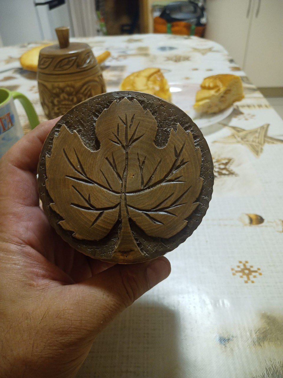 Закончил еще одну шкатулку 😇
Подойдет как для хранения мелочей, так и для сыпучих материалов.
Материал липа, заготовка из магазина Татьянка | Сетка — социальная сеть от hh.ru