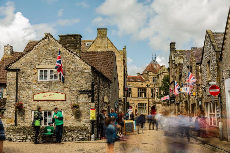 Weekend In Bakewell
Discover the Charm of Bakewell — A Perfect Escape in the Peak District
Bakewell, located in Derbyshire, is a picturesque town known for the famous Bakewell Pudding | Сетка — социальная сеть от hh.ru