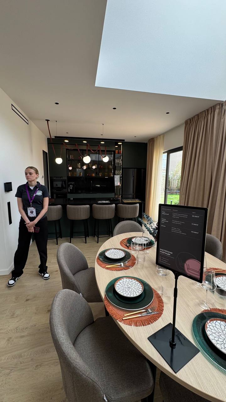 🏡 BAUHAUS на Open Village 2025 — дом, в котором всё по делу.
От фасада до столовых приборов — продуманный, сдержанный, современный. Минимум случайных решений, максимум комфорта и функциональности | Сетка — социальная сеть от hh.ru