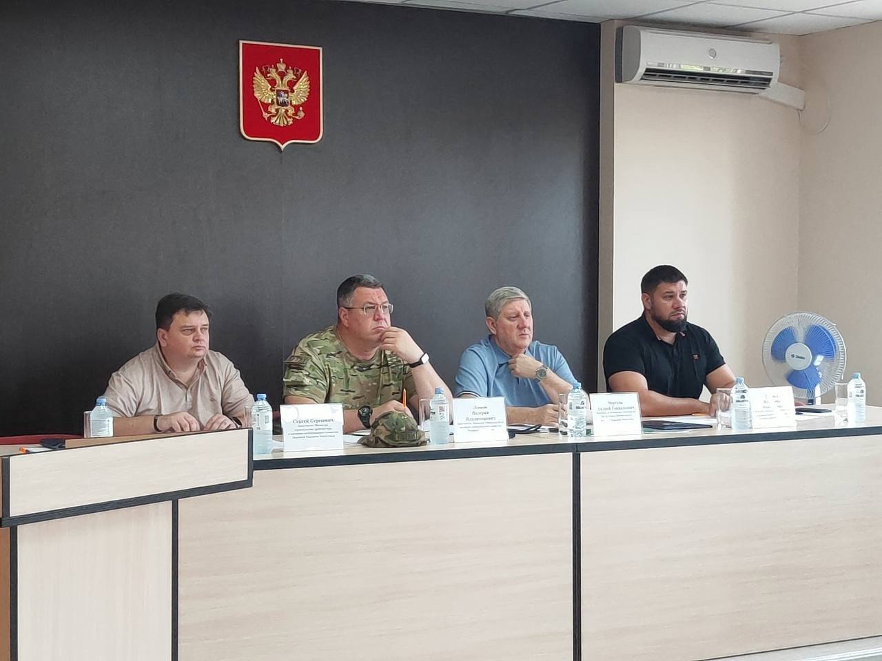В ДНР обсудили готовность к отопительному сезону
▶️В ходе рабочего визита в Донецкую Народную Республику замминистра строительства и ЖКХ РФ Валерий Леонов провел стратегическое совещание с участием гл... | Сетка — социальная сеть от hh.ru