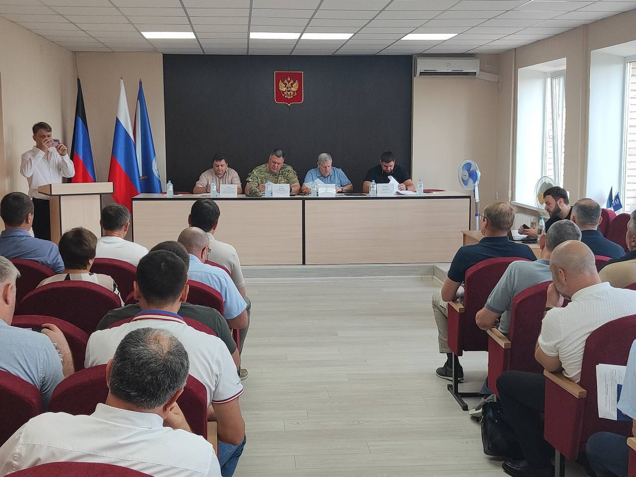 В ДНР обсудили готовность к отопительному сезону
▶️В ходе рабочего визита в Донецкую Народную Республику замминистра строительства и ЖКХ РФ Валерий Леонов провел стратегическое совещание с участием гл... | Сетка — социальная сеть от hh.ru