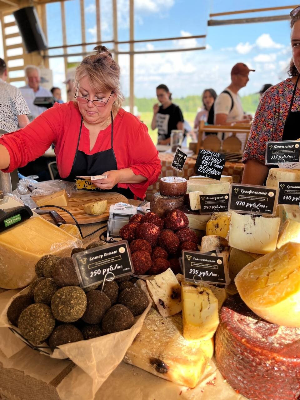 🧀Сырный фестиваль пройдет в эти выходные
19-20 июля 12:00-21:00
В программе:
🟡дегустации лучших сыров
🟡мастер-класс по изготовлению сыра
🟡лекции и активности
🟡творческие мастерские
🟡живая музыка и DJ-... | Сетка — социальная сеть от hh.ru