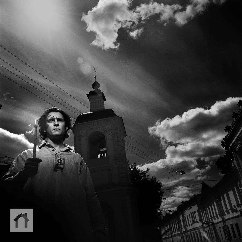 Фотоиллюстрации Жана Лурье (фотографа "Vogue") к роману "Мастер и Маргарита".
Этот проект реализовал в 2008 году бизнесмен и большой поклонник творчества Булгакова – Евгений Яковлев | Сетка — социальная сеть от hh.ru