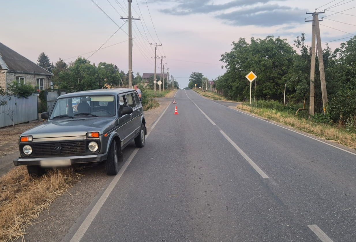 В поселке Пятигорском водитель сбил 11-летнего пешехода
17 июля около 19:00 на улице Урожайная автомобиль "Нива" совершил наезд на 11-летнего мальчика, перебегавшего проезжую часть | Сетка — социальная сеть от hh.ru