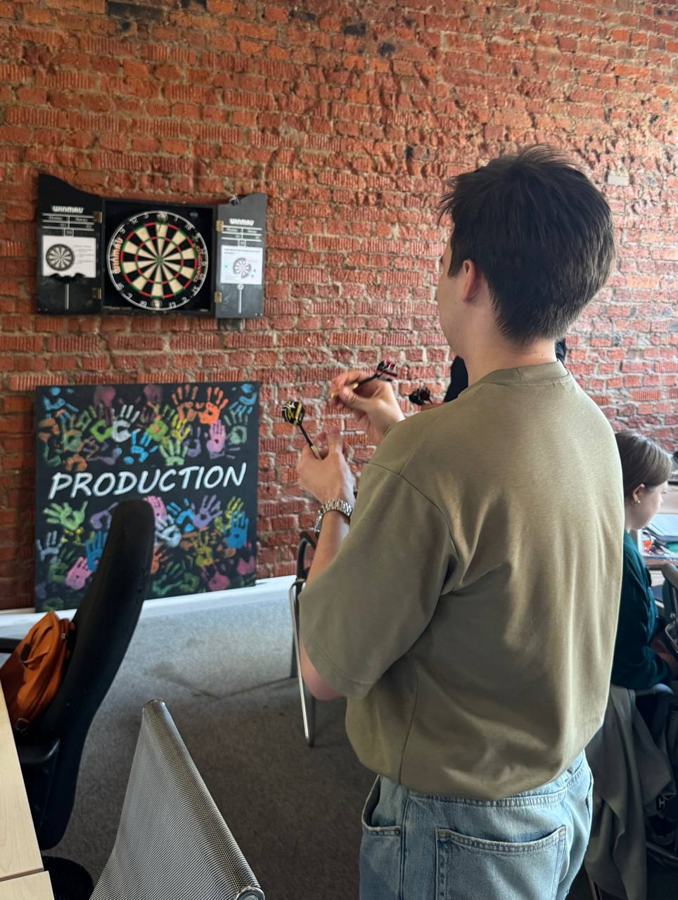 🎯 Неделя Darts подошла к концу! 🎯
Каждый день этой недели проходили жаркие баталии в дартс!
Наши сотрудники сражались за звание лучших, и, конечно же, не обошлось без ежедневных игр с VV Merchev!
Это ... | Сетка — социальная сеть от hh.ru