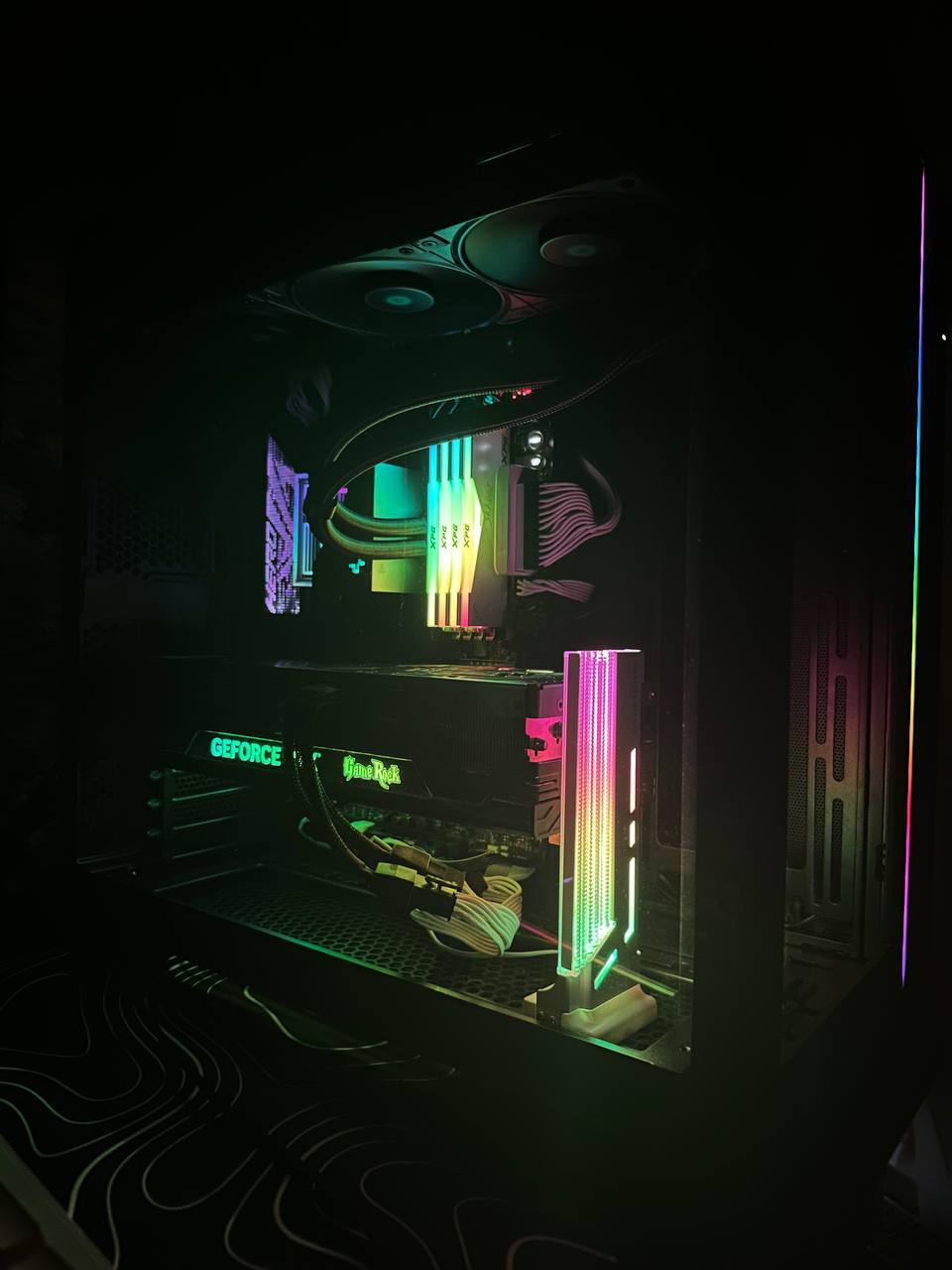 #ПК
Очень люблю собирать компьютеры и испытываю с этому сильный энтузиазм, как и в целом к технике/IT индустрии
Самые сложные работы были на последних фото, полетел биос, но мне повезло, и спустя пару... | Сетка — социальная сеть от hh.ru