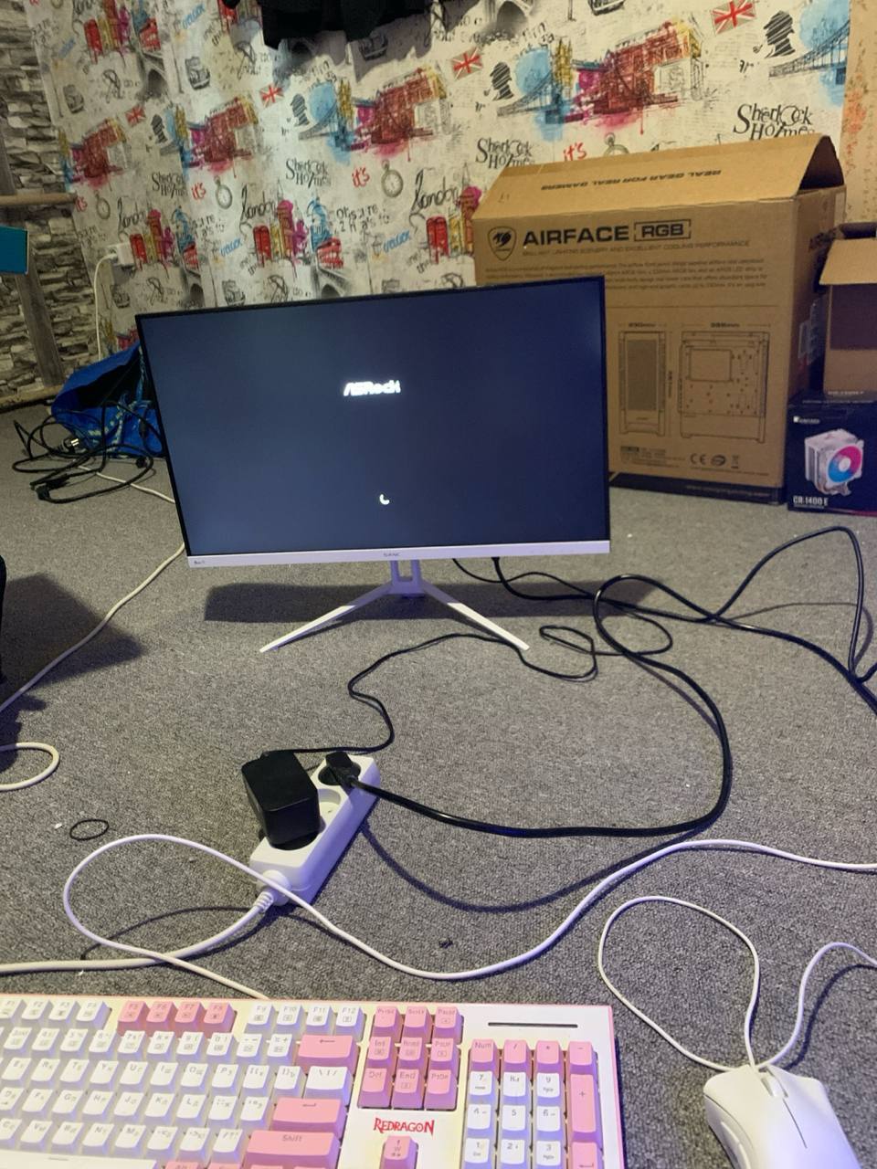 #ПК
Очень люблю собирать компьютеры и испытываю с этому сильный энтузиазм, как и в целом к технике/IT индустрии
Самые сложные работы были на последних фото, полетел биос, но мне повезло, и спустя пару... | Сетка — социальная сеть от hh.ru