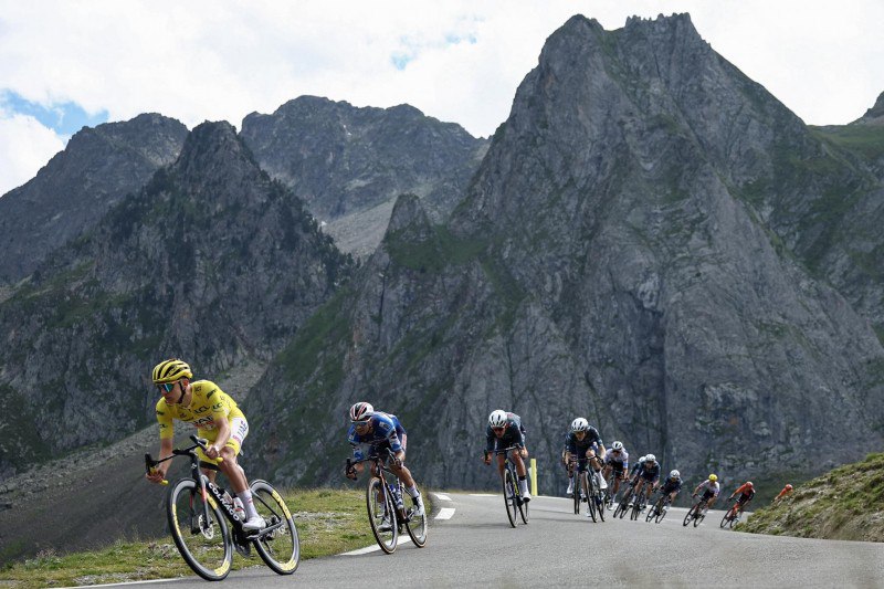 Tour De France 2025- Experience
Tour de France 2025: The Final Stages
The Tour de France 2025 is a true summer tradition in France, as iconic as rosé wine and Mediterranean beaches | Сетка — социальная сеть от hh.ru