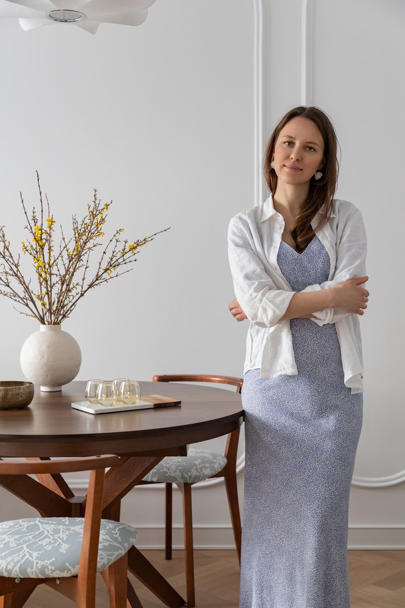 Квартиру на 19 этаже жилого комплекса на берегу Москвы-реки дизайнер Наталия Седова называет «воздушной» не случайно | Сетка — социальная сеть от hh.ru