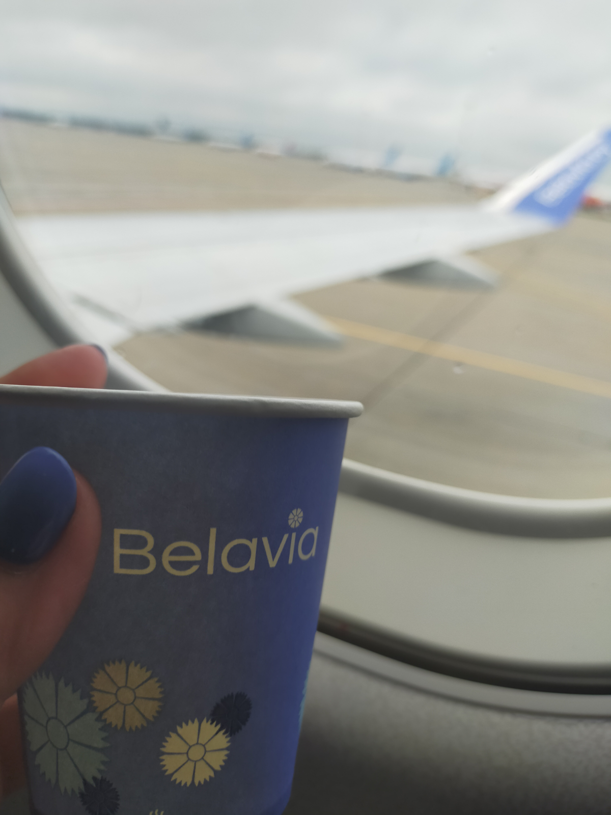 9:10 выруливаем на полосу для взлета в Минск. 
12:11 а мы все ещё на полосе в самолёте ждём разрешение на взлёт. 
12:12 порулили… | Сетка — социальная сеть от hh.ru