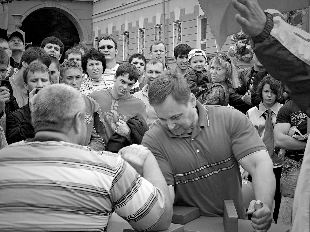 АРМРЕСТЛИНГ В КАДРЕ: НЕ СИЛА, А ЭМОЦИИ ДЕЛАЮТ ФОТО ЖИВЫМ! | Сетка — социальная сеть от hh.ru