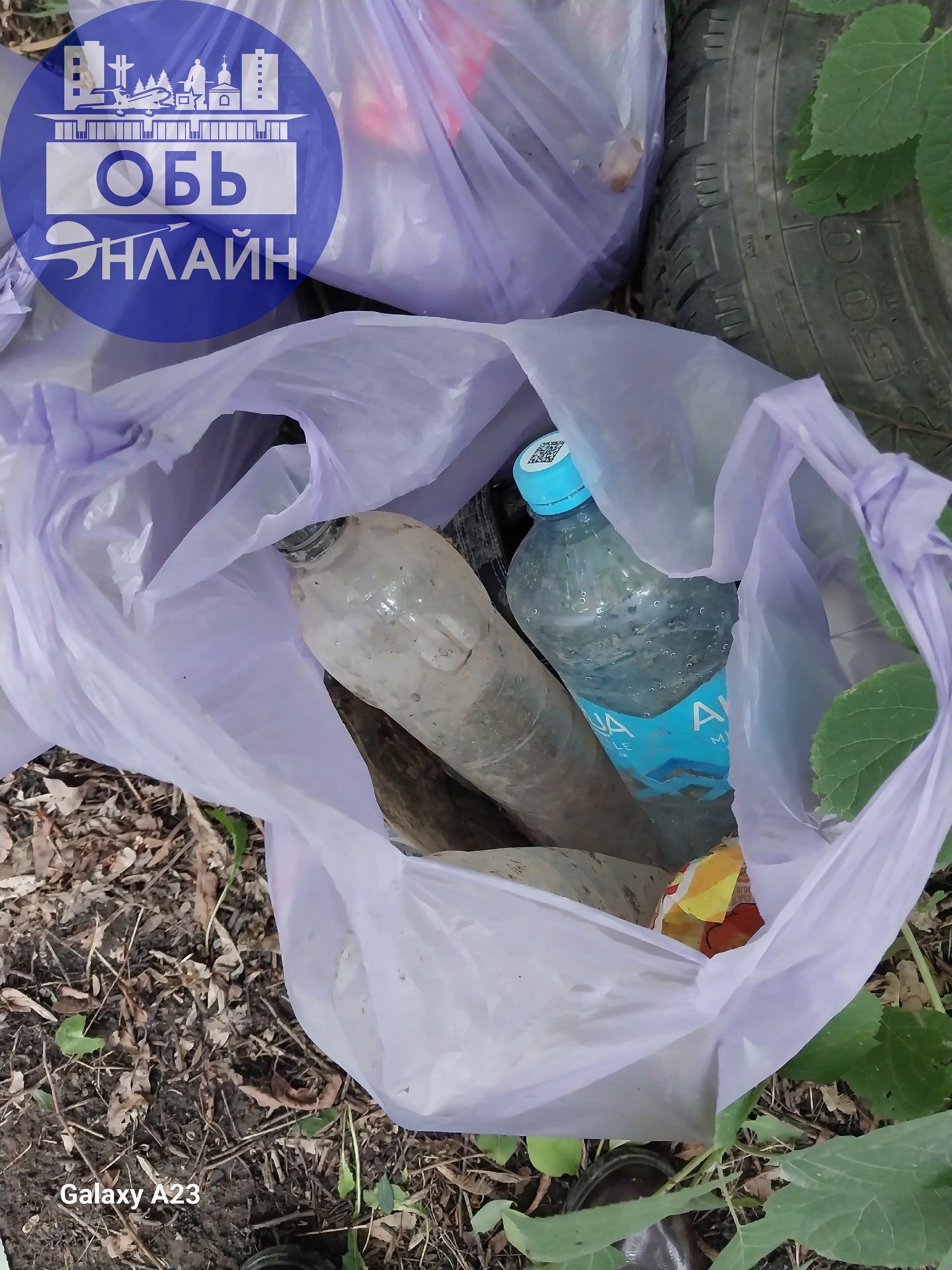 ↗ Сегодня утром между дорогой вдоль семинарии и домом 125 Военного городка активные жители дома собрали мусор и ветки. Ветки были следствием недавнего урагана | Сетка — социальная сеть от hh.ru