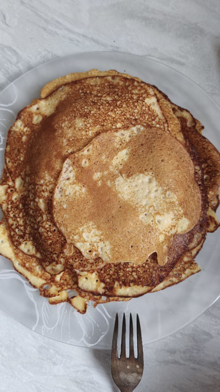 Что это за красоту я напекла?
Кабачковые БЛИНЫ
Именно! А не оладушки 🥞
Кабачок в измельчителе до состояния пюре, а дальше как обычно - мука (у меня кукурузная), яйца, соль, разрыхлитель, кефир
Вкусноо... | Сетка — социальная сеть от hh.ru