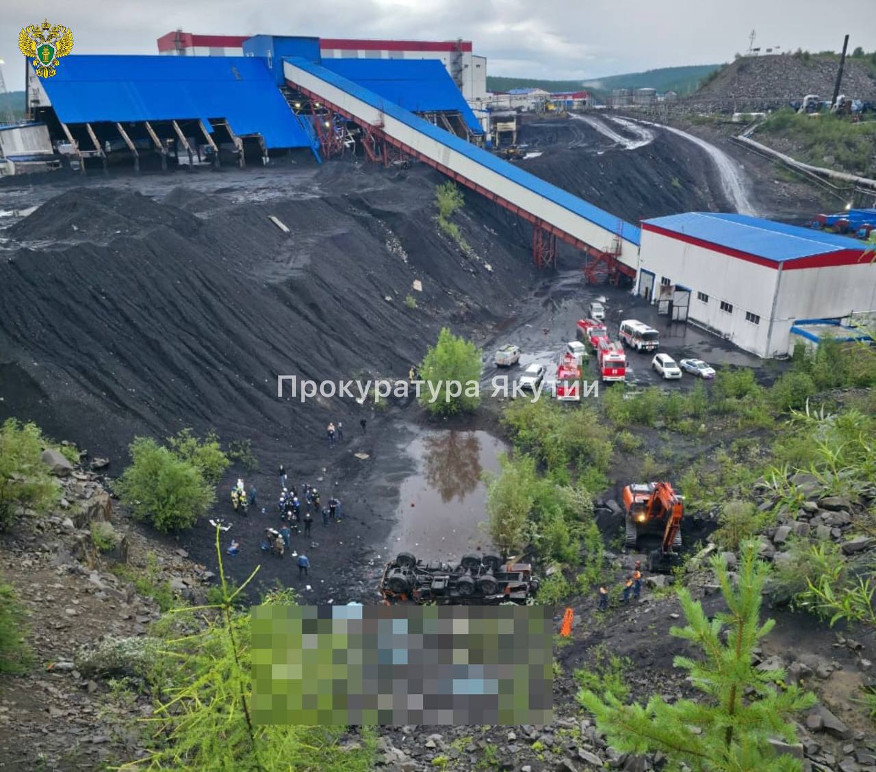 ⚡️В Якутии вахтовый КамАЗ с шахтёрами упал в обрыв, есть погибшие и пострадавшие, — прокуратура региона.
На месте работают экстренные службы, задействованы 36 человек и 10 единиц техники | Сетка — социальная сеть от hh.ru
