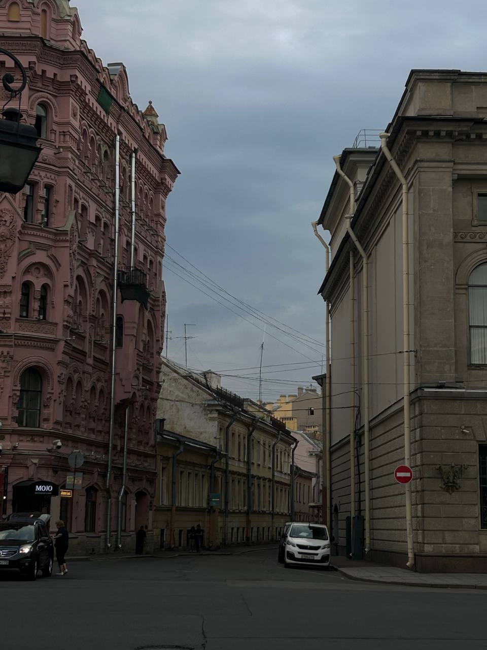 Вчера ходила в кино на «Прогулку» Алексея Учителя. Первый раз я увидела этот фильм год или два назад (очень сильно влюбилась в него) и мечтала посмотреть его на большом экране | Сетка — социальная сеть от hh.ru