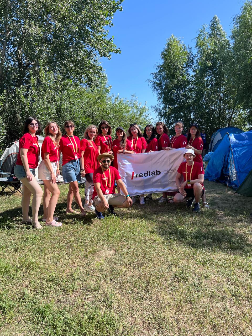 Litota Family на ИТ-фестивале ULCAMP'25 ✌️
18-20 июля команда ГК Litota приняла участие в масштабном ИТ-фестивале ULCAMP﻿!
😎 Рекордные 4500 участников | Сетка — социальная сеть от hh.ru