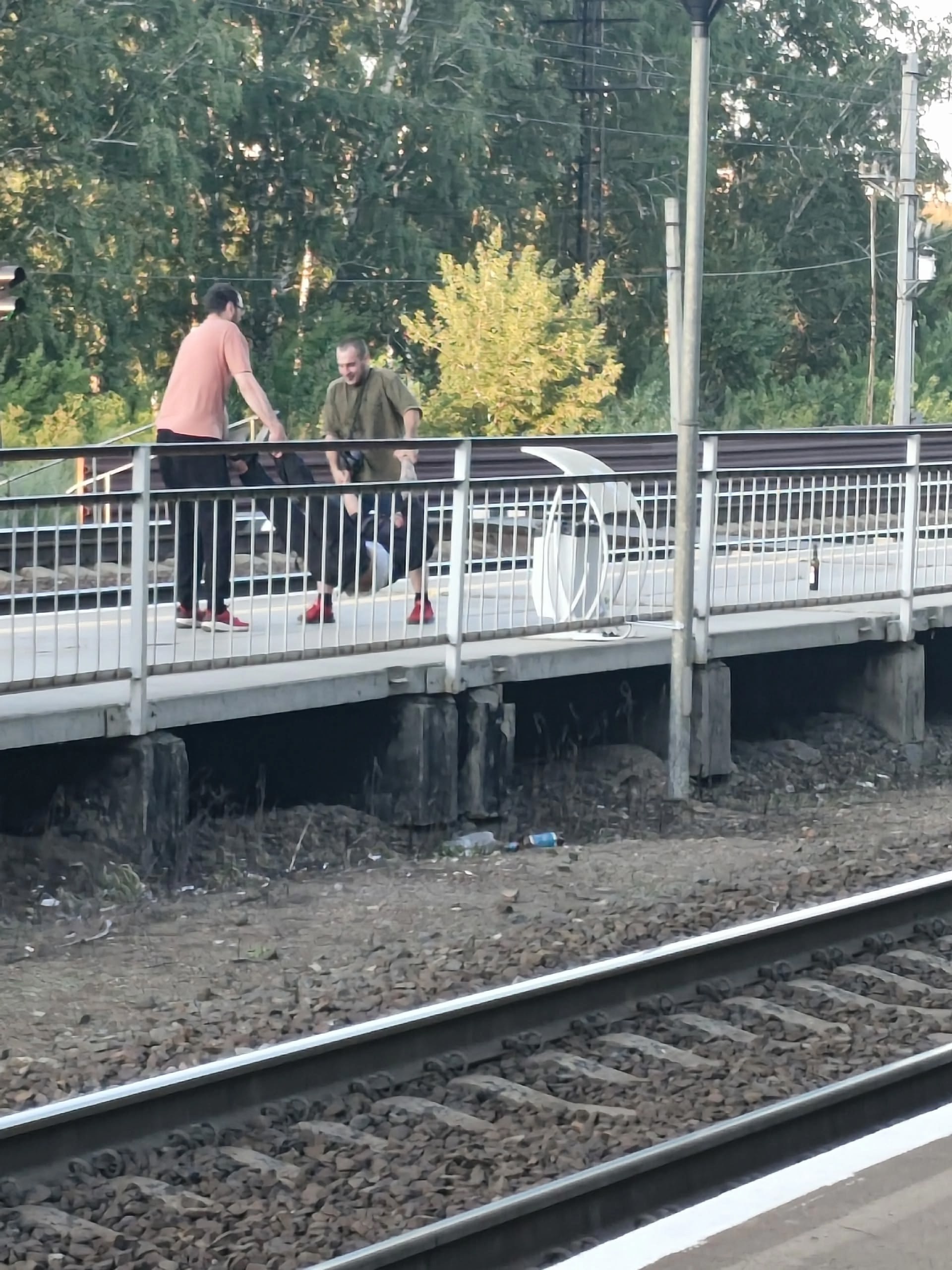 МужЫк под воздействием зелёного змия настойчиво хочет самоубиzzа будучи ополовиненным ЭД4М на Ерофлоте
http://vk.com/ob.gorod?w=wall-100380192529716 | Сетка — социальная сеть от hh.ru
