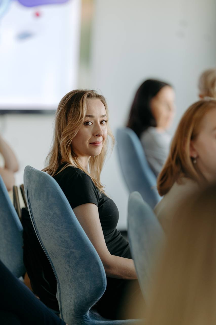 🤍 HR-тур в Т-Банк и Авито: как это было
Два дня, два офиса, десятки обсуждений и много «а вот это мы точно попробуем у себя»
1️⃣ В Т-Банке говорили про архитектуру найма, адаптацию как продукт, метрик... | Сетка — социальная сеть от hh.ru